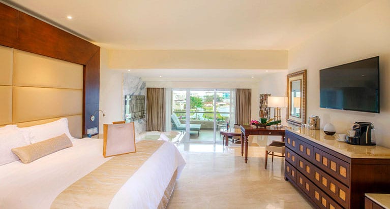 THE GRAND AT MOON PALACE - GRAND FAMILY DELUXE BEDROOM DOUBLE BED